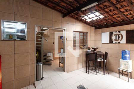 Casa à venda com 198m², 3 quartos e 2 vagas Casa à venda com 198m², 3 quartos e 2 vagasQuintal