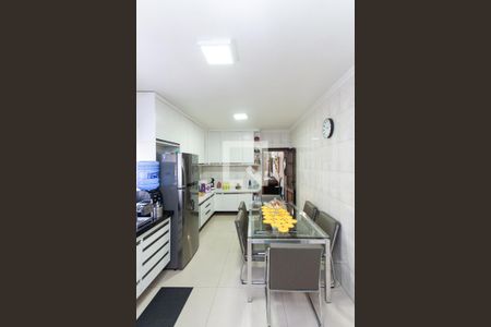 Casa à venda com 198m², 3 quartos e 2 vagas Casa à venda com 198m², 3 quartos e 2 vagasCozinha
