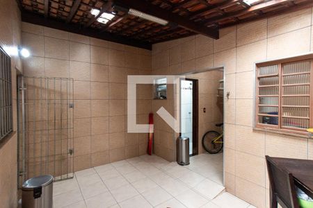 Casa à venda com 198m², 3 quartos e 2 vagas Casa à venda com 198m², 3 quartos e 2 vagasQuintal