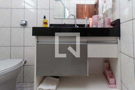 Casa à venda com 198m², 3 quartos e 2 vagas Casa à venda com 198m², 3 quartos e 2 vagasBanheiro