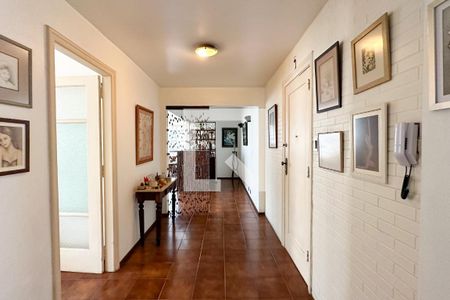 Apartamento à venda com 234m², 3 quartos e sem vaga Apartamento à venda com 234m², 3 quartos e sem vagaCorredor