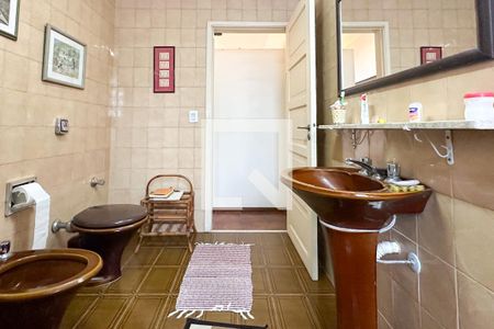 Apartamento à venda com 234m², 3 quartos e sem vaga Apartamento à venda com 234m², 3 quartos e sem vagaBanheiro Social
