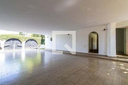 Casa à venda com 854m², 5 quartos e 8 vagas Casa à venda com 854m², 5 quartos e 8 vagasGaragem