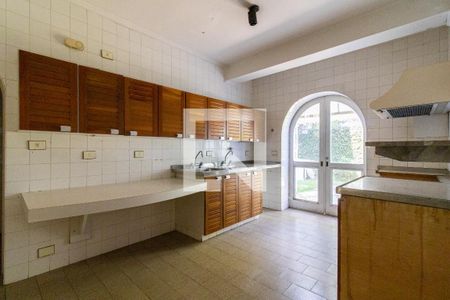 Casa à venda com 854m², 5 quartos e 8 vagas Casa à venda com 854m², 5 quartos e 8 vagasCozinha