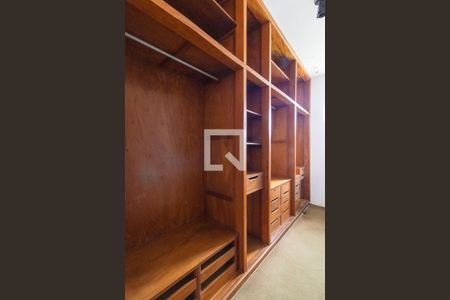 Casa à venda com 854m², 5 quartos e 8 vagas Casa à venda com 854m², 5 quartos e 8 vagasQuarto 4