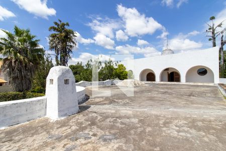 Casa à venda com 854m², 5 quartos e 8 vagas Casa à venda com 854m², 5 quartos e 8 vagasQuintal