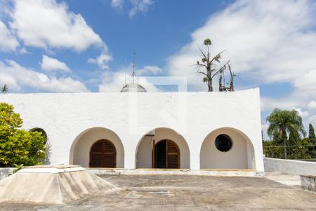 Casa à venda com 854m², 5 quartos e 8 vagas Casa à venda com 854m², 5 quartos e 8 vagasQuintal