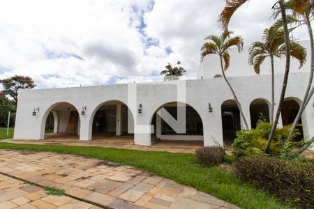 Casa à venda com 854m², 5 quartos e 8 vagas Casa à venda com 854m², 5 quartos e 8 vagasQuintal