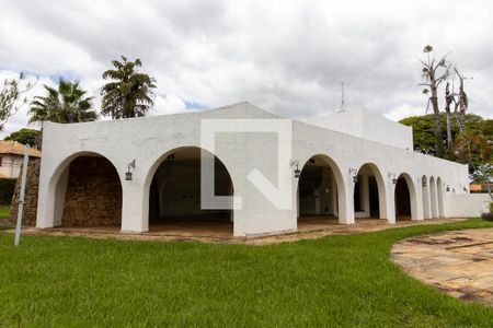 Casa à venda com 854m², 5 quartos e 8 vagas Casa à venda com 854m², 5 quartos e 8 vagasQuintal