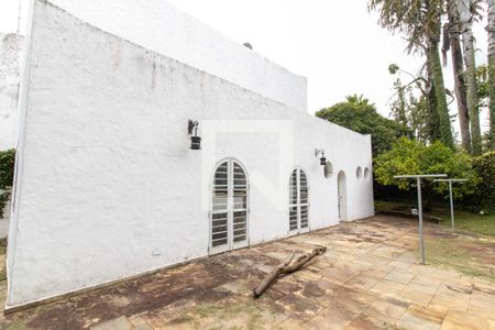 Casa à venda com 854m², 5 quartos e 8 vagas Casa à venda com 854m², 5 quartos e 8 vagasÁrea Externa