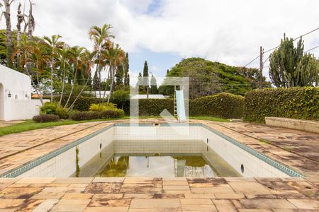 Casa à venda com 854m², 5 quartos e 8 vagas Casa à venda com 854m², 5 quartos e 8 vagasPiscina