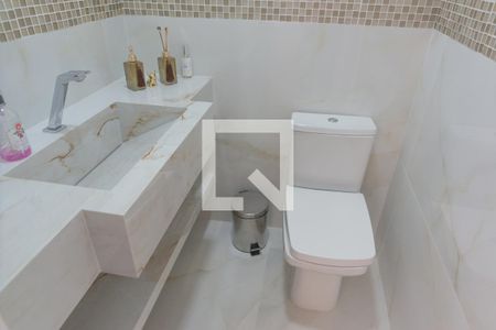 Casa à venda com 206m², 3 quartos e 2 vagasBanheiro - Lavanderia