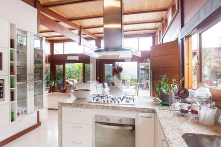 Casa de condomínio à venda com 350m², 3 quartos e 2 vagas Casa de condomínio à venda com 350m², 3 quartos e 2 vagasCozinha