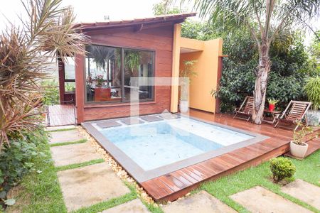 Casa de condomínio à venda com 350m², 3 quartos e 2 vagas Casa de condomínio à venda com 350m², 3 quartos e 2 vagasPiscina