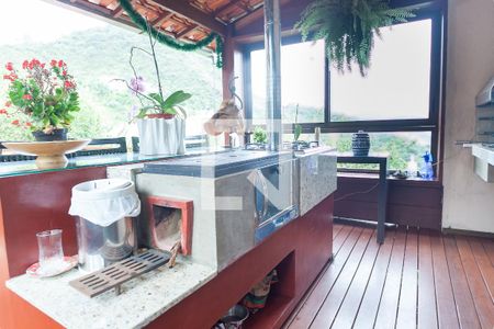 Casa de condomínio à venda com 350m², 3 quartos e 2 vagas Casa de condomínio à venda com 350m², 3 quartos e 2 vagasChurrasqueira