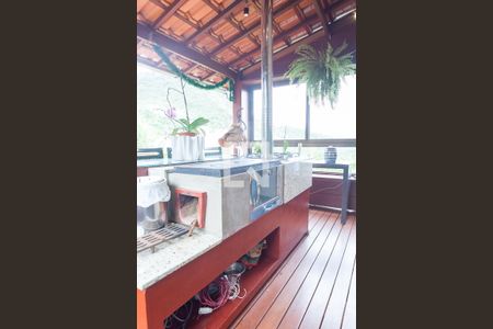 Casa de condomínio à venda com 350m², 3 quartos e 2 vagas Casa de condomínio à venda com 350m², 3 quartos e 2 vagasChurrasqueira