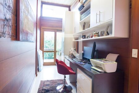 Casa de condomínio à venda com 350m², 3 quartos e 2 vagas Casa de condomínio à venda com 350m², 3 quartos e 2 vagasEscritório