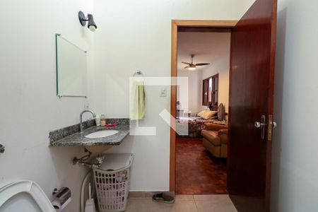Casa à venda com 216m², 3 quartos e 3 vagas Casa à venda com 216m², 3 quartos e 3 vagasBanheiro da Suíte
