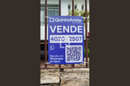 Casa à venda com 216m², 3 quartos e 3 vagas Casa à venda com 216m², 3 quartos e 3 vagasPlaca