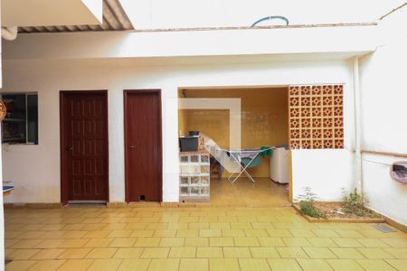 Casa à venda com 216m², 3 quartos e 3 vagas Casa à venda com 216m², 3 quartos e 3 vagasÁrea de Serviço