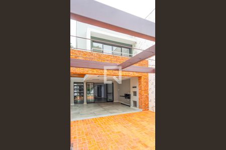 Casa à venda com 205m², 4 quartos e 2 vagas Casa à venda com 205m², 4 quartos e 2 vagasÁrea comum