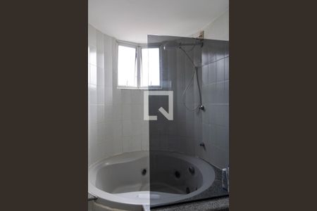 Apartamento à venda com 140m², 4 quartos e 2 vagas Apartamento à venda com 140m², 4 quartos e 2 vagasBanheiro da Suíte