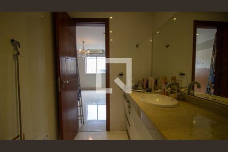 Apartamento à venda com 350m², 4 quartos e 2 vagasBanheiro da Suíte 3