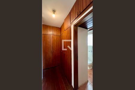 Apartamento à venda com 160m², 4 quartos e 2 vagas Apartamento à venda com 160m², 4 quartos e 2 vagascloset