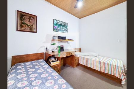 Casa à venda com 160m², 3 quartos e 5 vagas