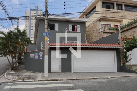 Casa para alugar com 298m², 3 quartos e 12 vagasFachada + plaquinha