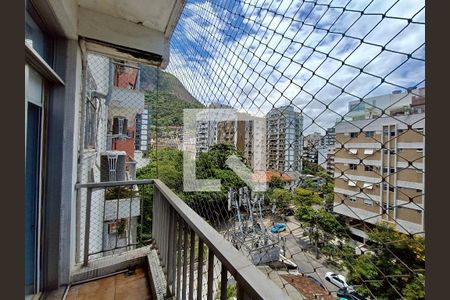 Apartamento à venda com 77m², 2 quartos e 1 vagaVaranda