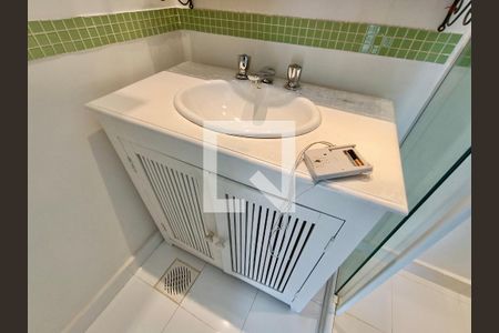 Apartamento à venda com 77m², 2 quartos e 1 vagaSuite banheiro