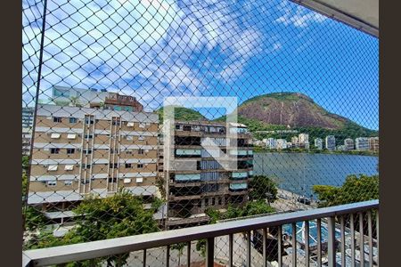 Apartamento à venda com 77m², 2 quartos e 1 vagaSuíte vista