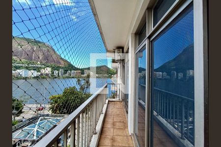 Apartamento à venda com 77m², 2 quartos e 1 vagaVaranda