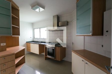 Apartamento à venda com 133m², 2 quartos e 3 vagas Apartamento à venda com 133m², 2 quartos e 3 vagasCozinha