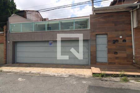 Casa à venda com 250m², 3 quartos e 3 vagasFachada