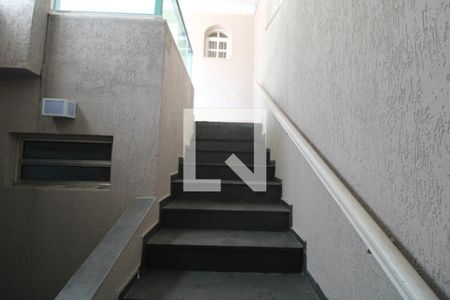 Casa à venda com 250m², 3 quartos e 3 vagasEscada entrada