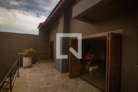 Casa à venda com 244m², 3 quartos e 3 vagasVaranda