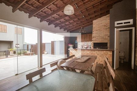 Casa à venda com 244m², 3 quartos e 3 vagasÁrea comum - Churrasqueira