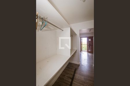 Casa à venda com 244m², 3 quartos e 3 vagasCloset da suíte