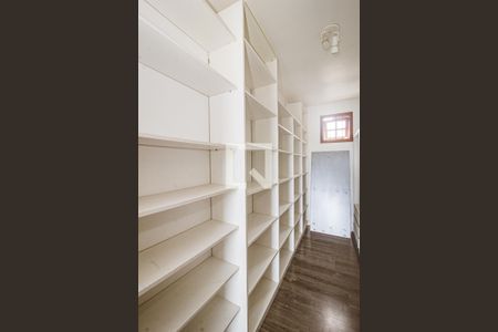 Casa à venda com 244m², 3 quartos e 3 vagasCloset da suíte