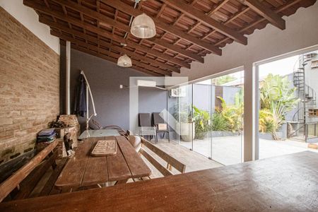 Casa à venda com 244m², 3 quartos e 3 vagasÁrea comum - Churrasqueira