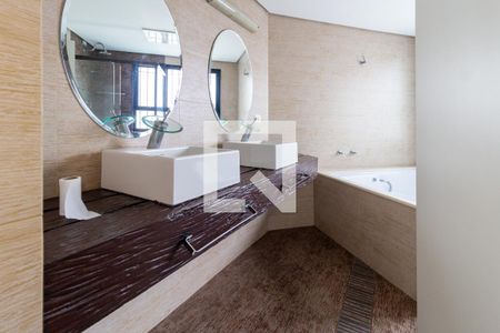 Apartamento à venda com 210m², 3 quartos e 2 vagasBanheiro da Suíte 3