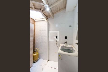 Casa de condomínio à venda com 72m², 2 quartos e 1 vagaÁrea de Serviço