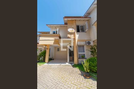 Casa de condomínio à venda com 72m², 2 quartos e 1 vagaFachada