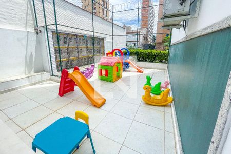 Apartamento à venda com 105m², 2 quartos e 1 vaga Apartamento à venda com 105m², 2 quartos e 1 vagaÁrea comum - Playground