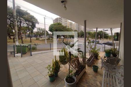 Casa à venda com 182m², 3 quartos e 8 vagasGaragem