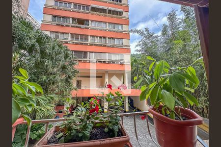 Vista Sala de apartamento à venda com 2 quartos, 68m² em Laranjeiras, Rio de Janeiro