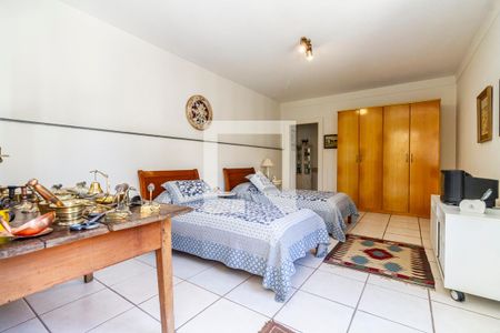 Casa à venda com 350m², 5 quartos e 3 vagas Casa à venda com 350m², 5 quartos e 3 vagasSuíte 3