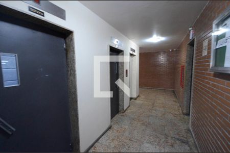 Apartamento à venda com 75m², 2 quartos e 1 vaga Apartamento à venda com 75m², 2 quartos e 1 vagaHall